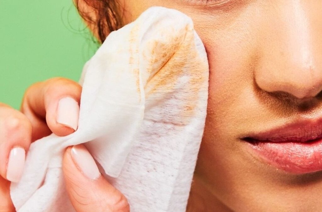Right Way To Use Facial Wipes To Remove Makeup
